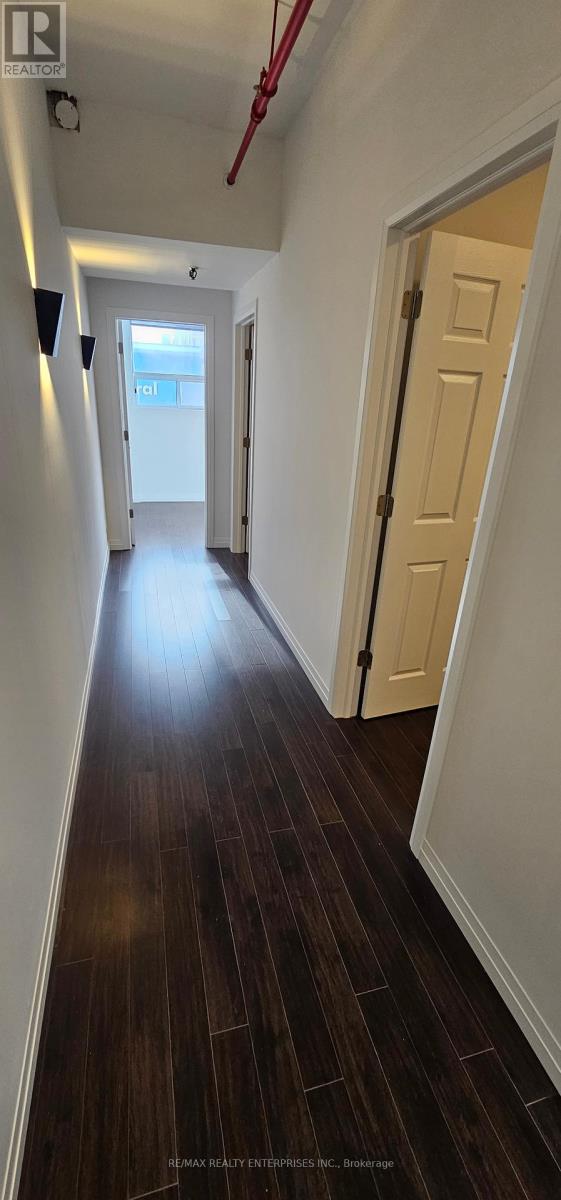 Photo 3 of 203 670 Bloor Street W, Toronto ON