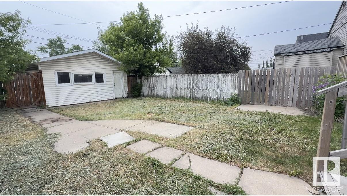 Photo 18 of 9862 76 Av Nw, Edmonton AB