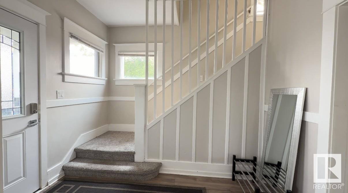 Photo 11 of 9862 76 Av Nw, Edmonton AB