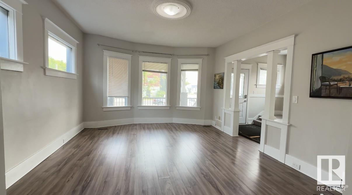 Photo 16 of 9862 76 Av Nw, Edmonton AB
