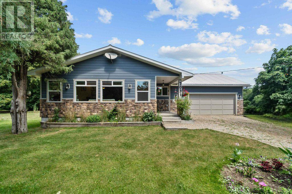 Photo 7 of 7031 50 Avenue Sw, Salmon Arm BC