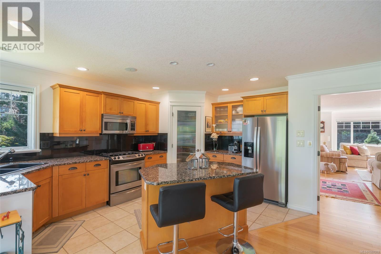 Photo 4 of 2390 Glenellen Pl, Nanoose Bay BC