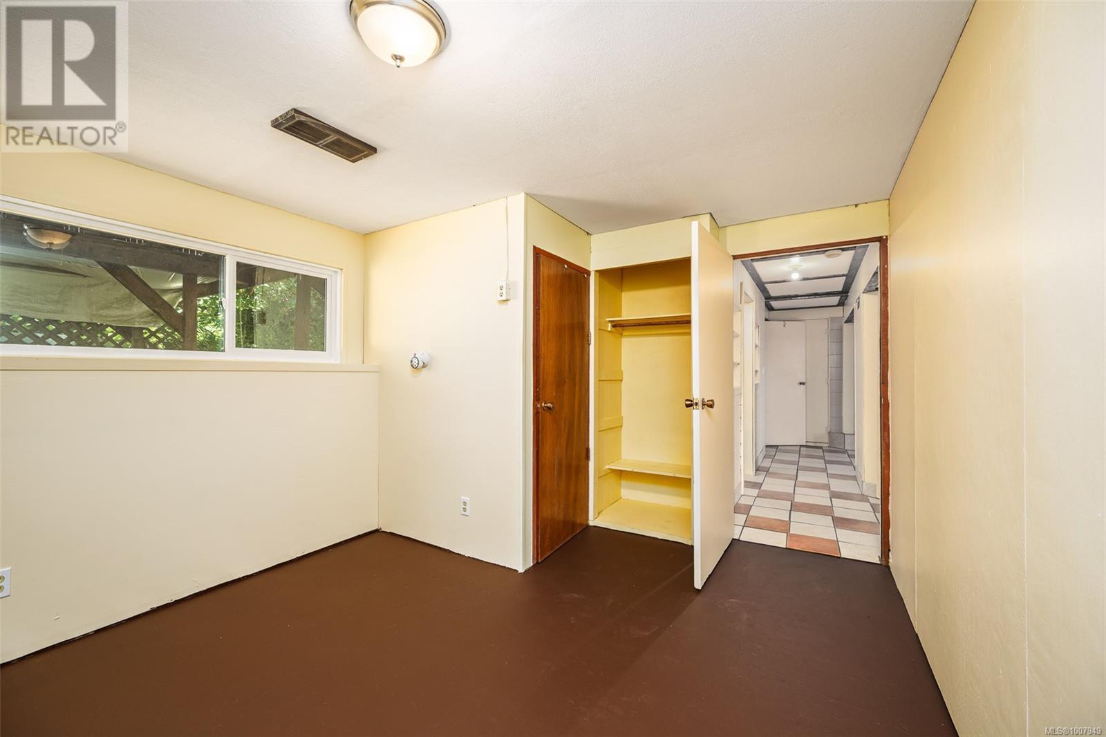 Photo 3 of 540 Macmillan Dr, Sayward BC