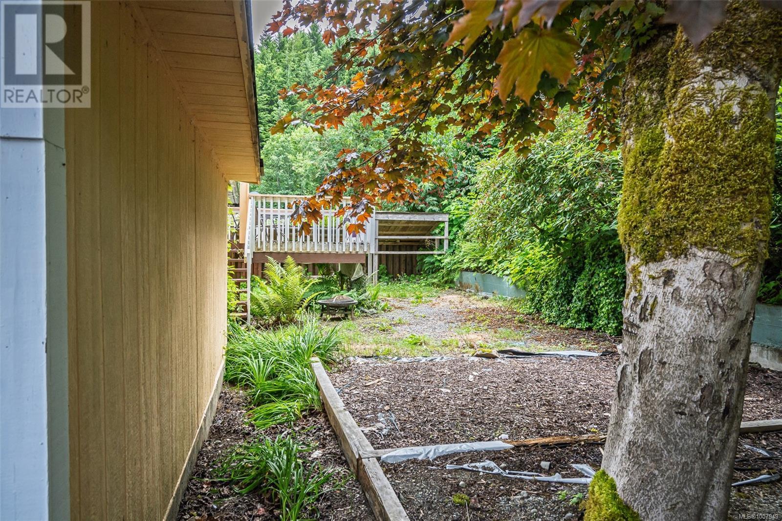 Photo 28 of 540 Macmillan Dr, Sayward BC