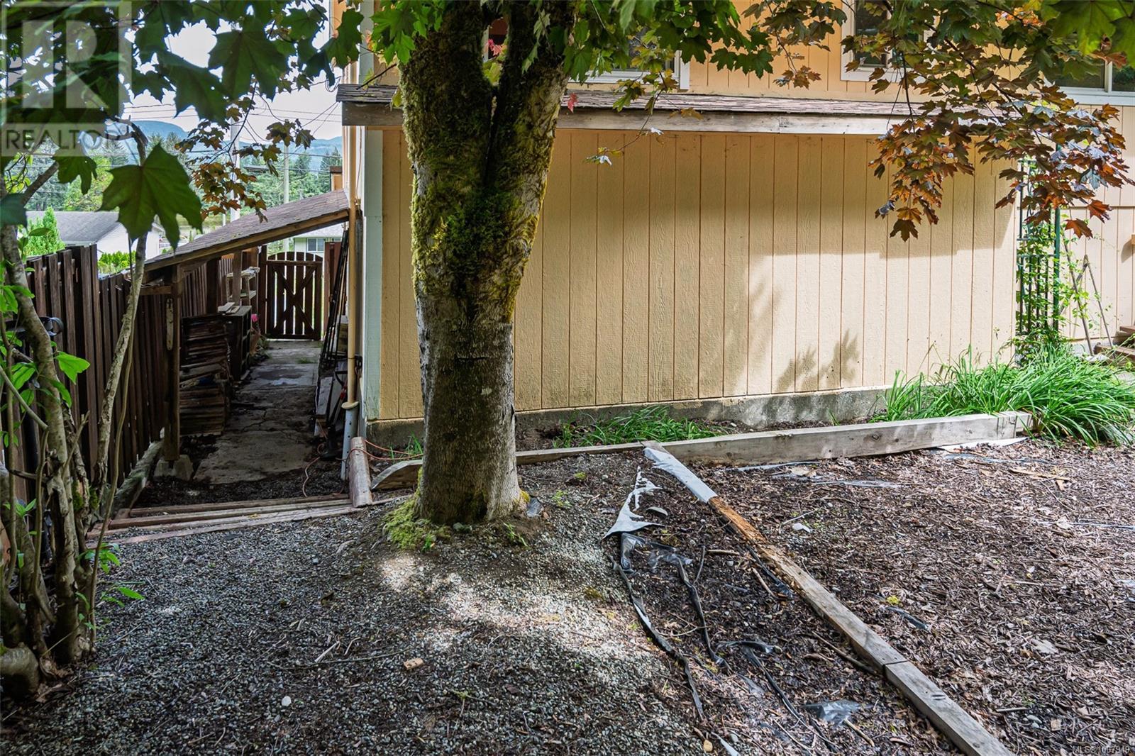 Photo 12 of 540 Macmillan Dr, Sayward BC