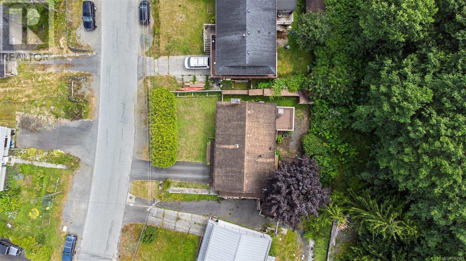 Photo 15 of 540 Macmillan Dr, Sayward BC