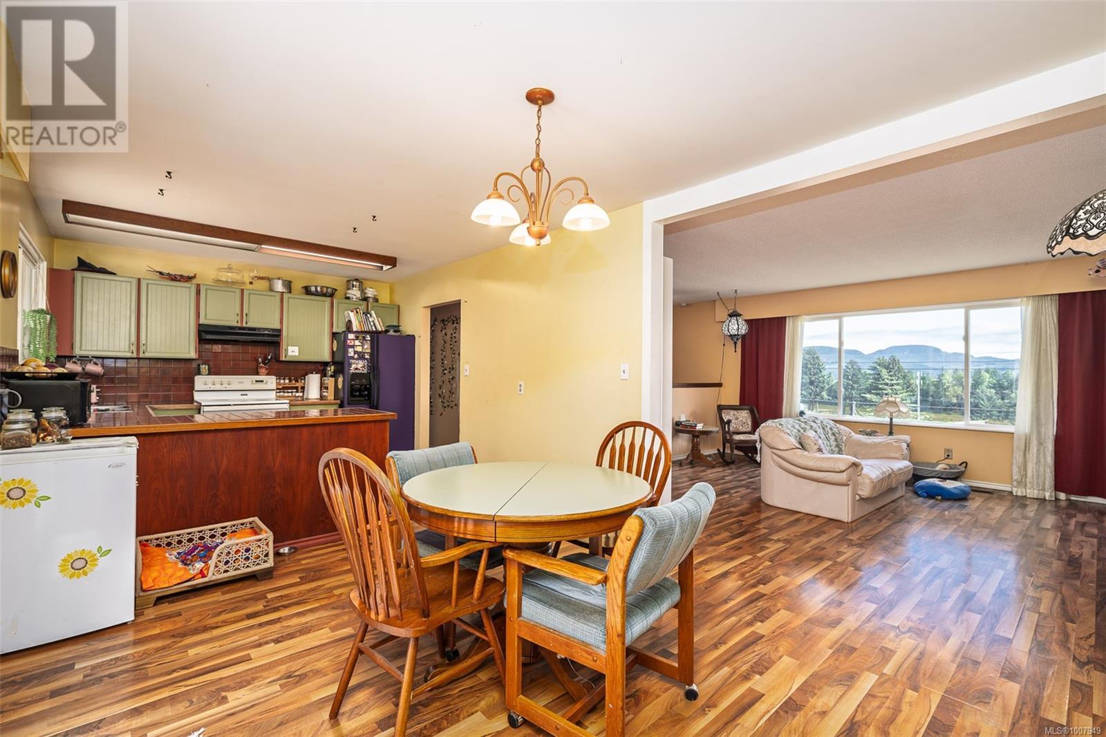 Photo 10 of 540 Macmillan Dr, Sayward BC