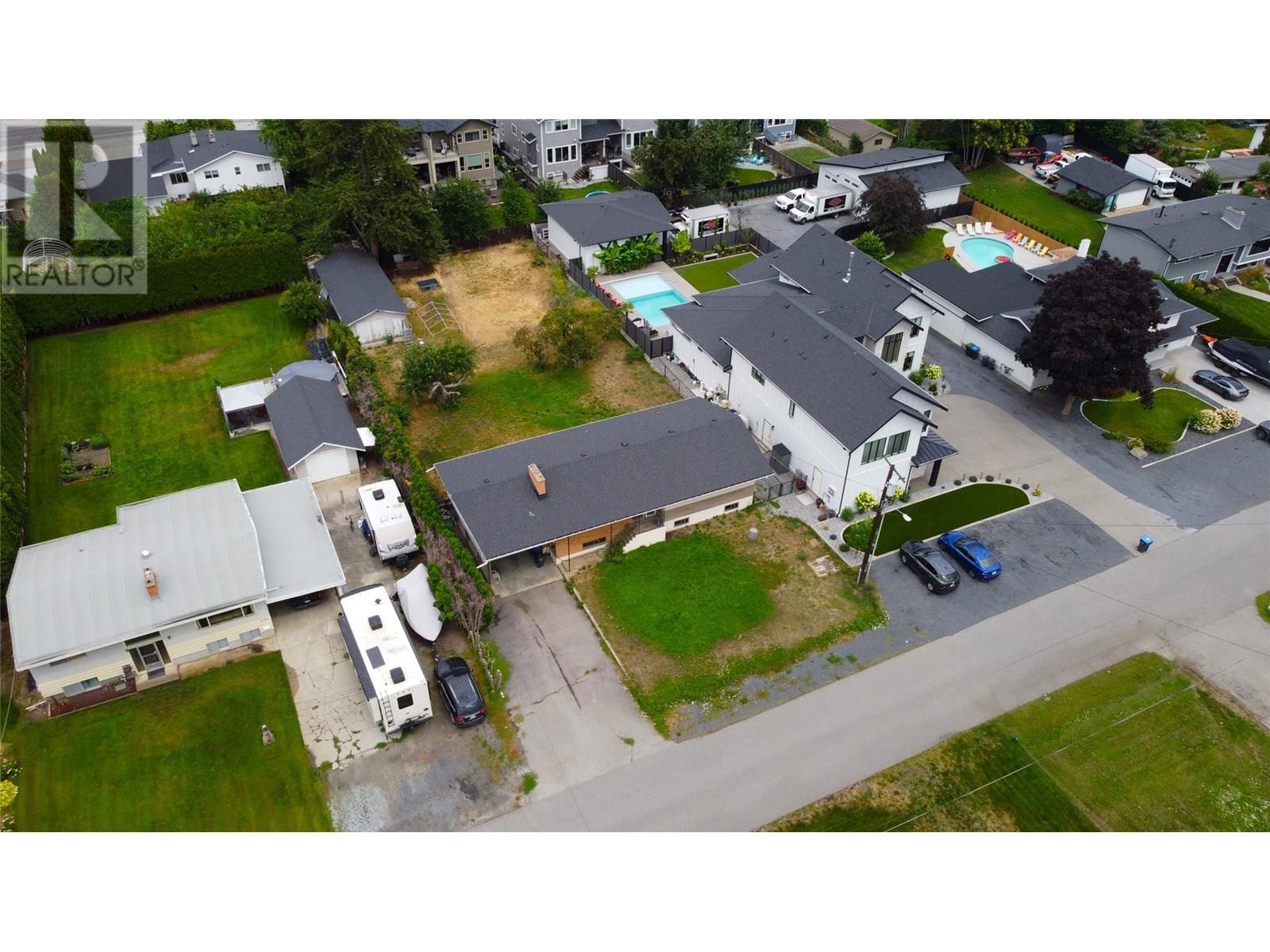  1750 CHAMBERLAIN Road, Kelowna