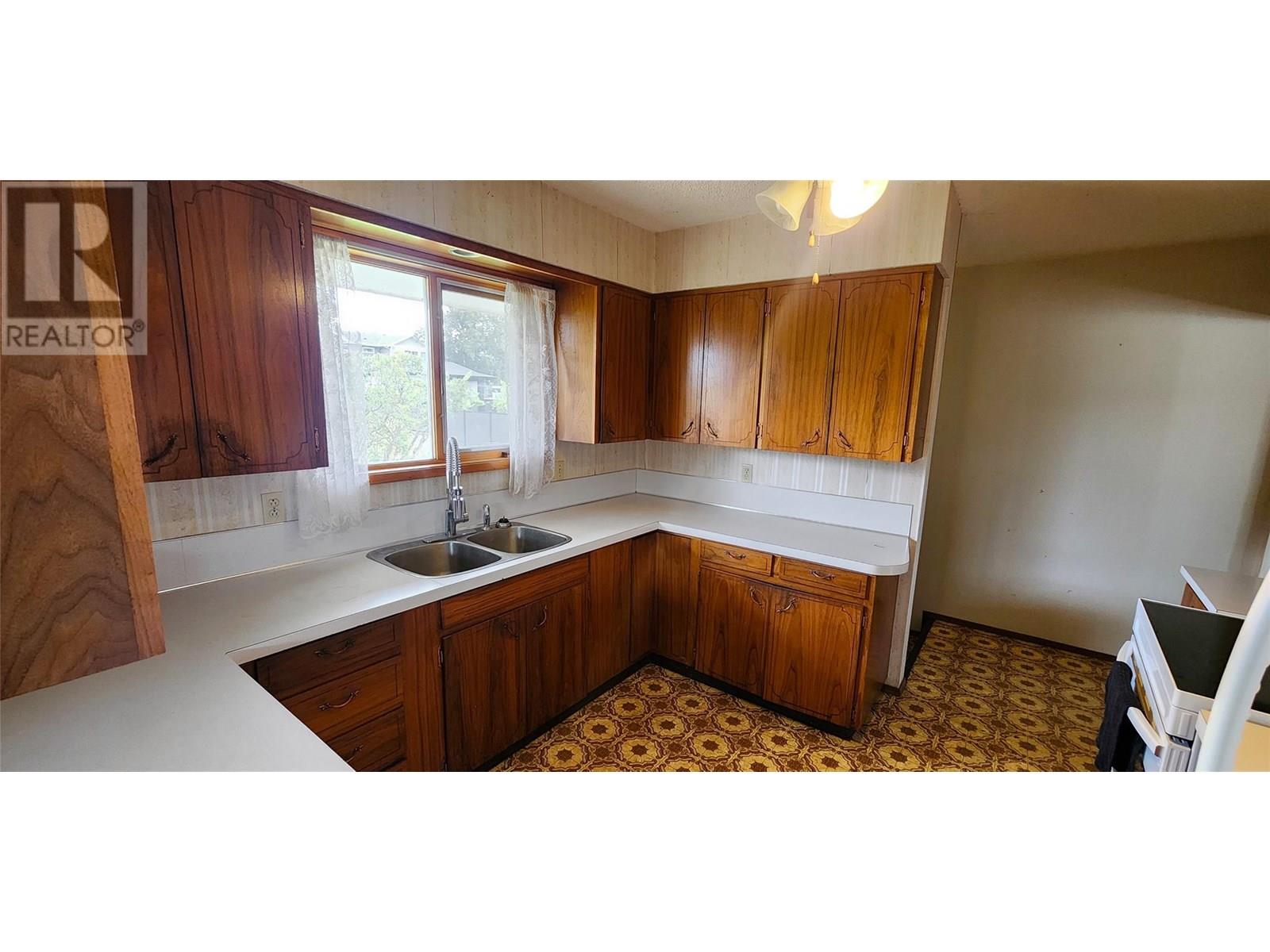  1750 CHAMBERLAIN Road, Kelowna