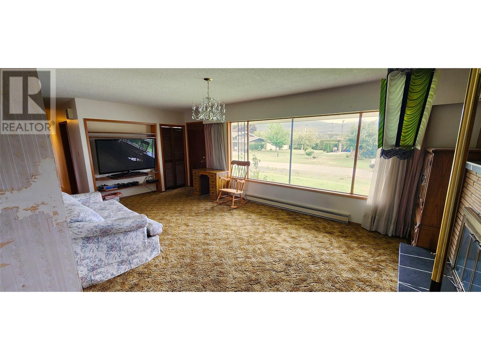  1750 CHAMBERLAIN Road, Kelowna