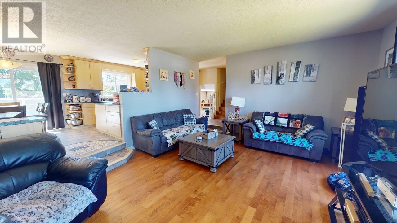 Photo 8 of 10411 113 Avenue, Fort St John BC