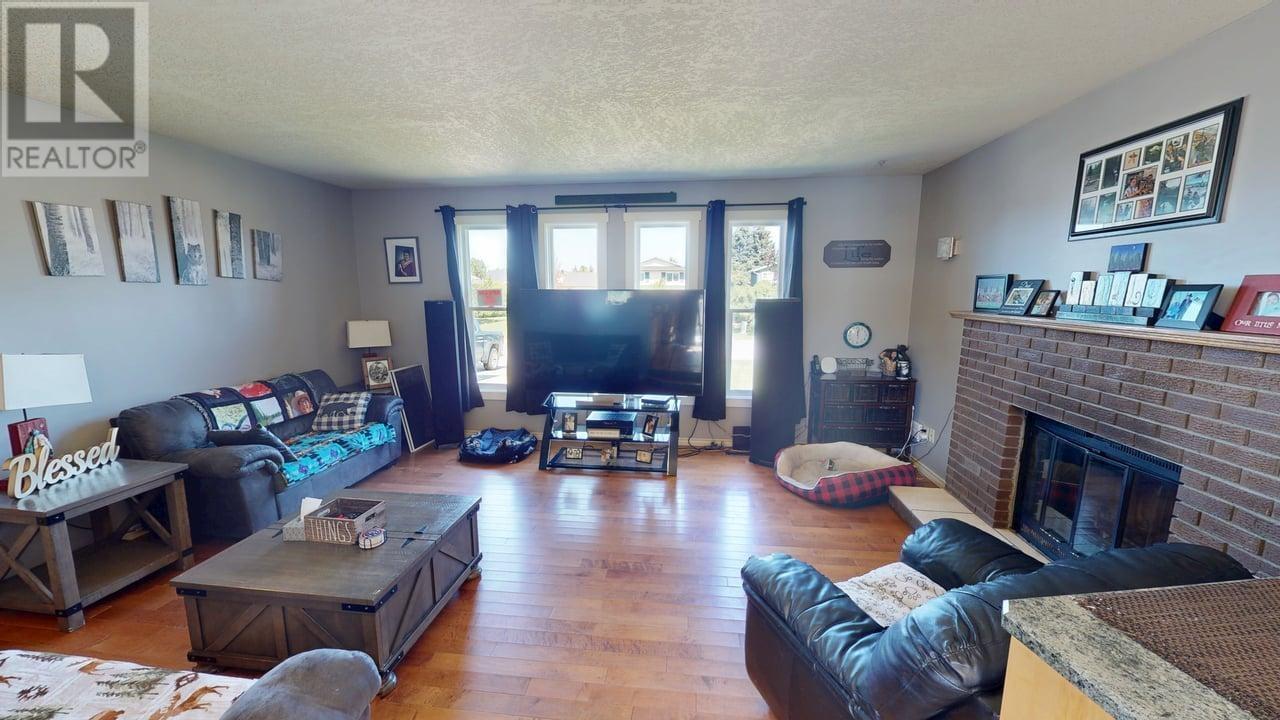 Photo 9 of 10411 113 Avenue, Fort St John BC