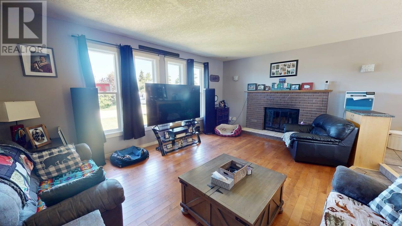 Photo 6 of 10411 113 Avenue, Fort St John BC