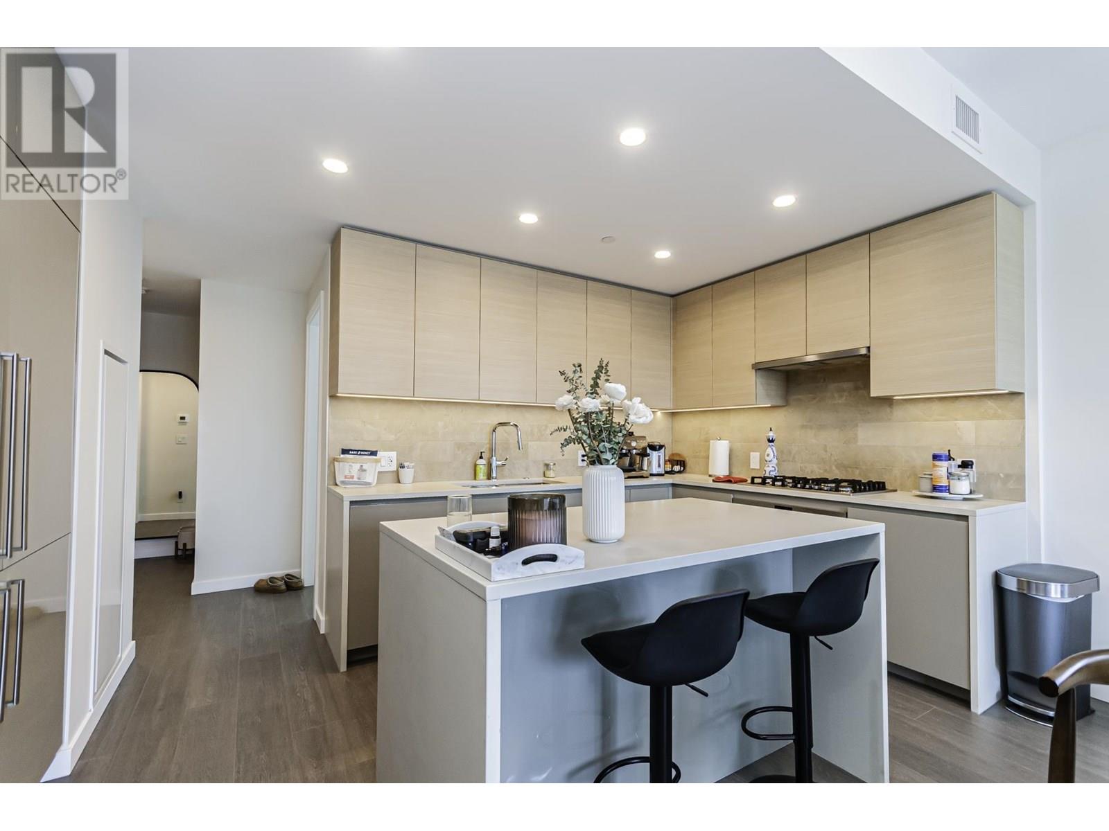 Photo 10 of 2008 2186 Gilmore Avenue, Burnaby BC
