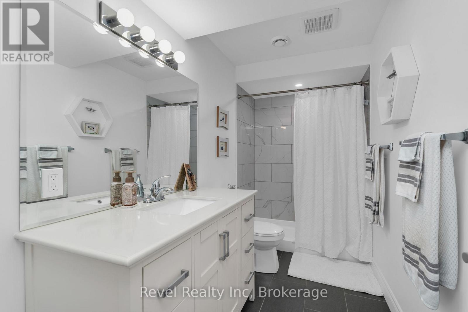 Photo 20 of 413 Russ Howard Drive, Midland ON