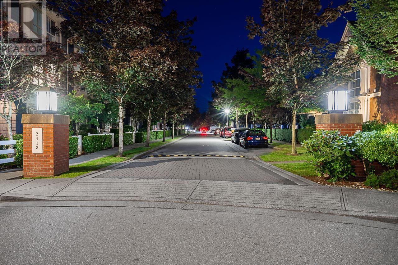 Photo 4 of 14 2418 Avon Place, Port Coquitlam BC