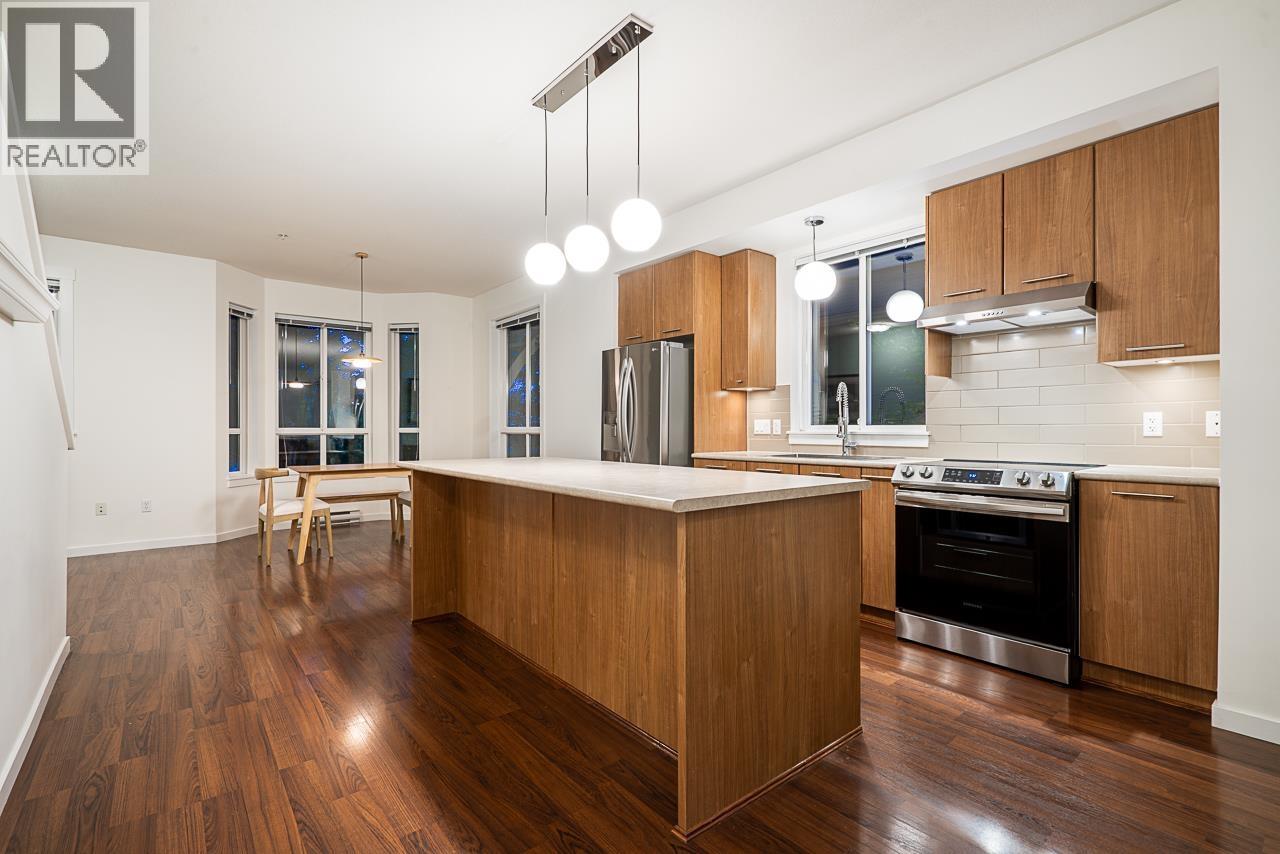 Photo 2 of 14 2418 Avon Place, Port Coquitlam BC
