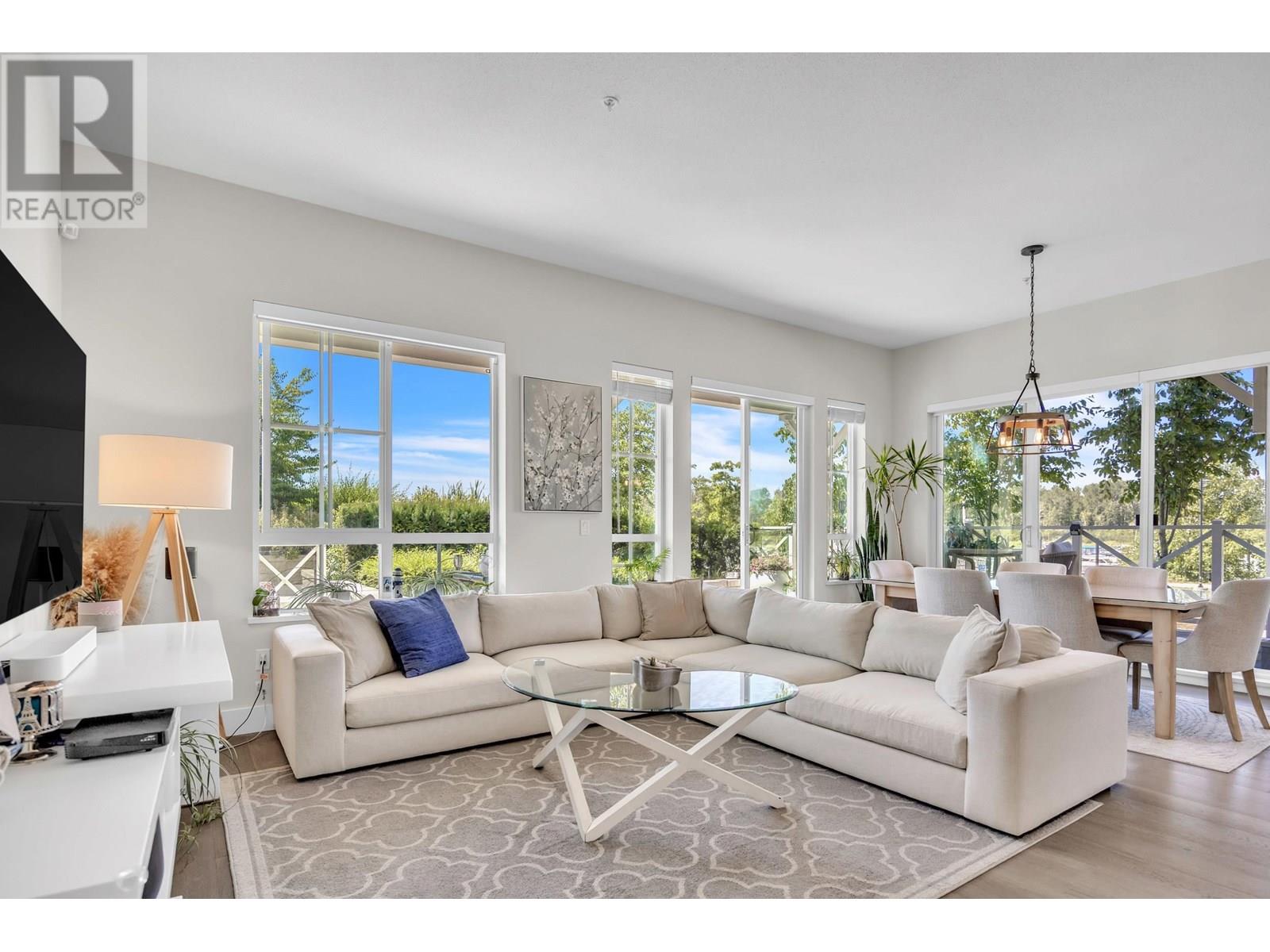 Photo 3 of 107 5535 Admiral Way, Delta BC
