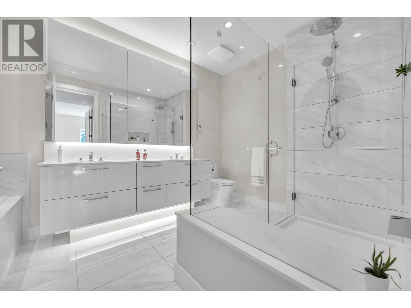 Photo 7 of 107 5535 Admiral Way, Delta BC