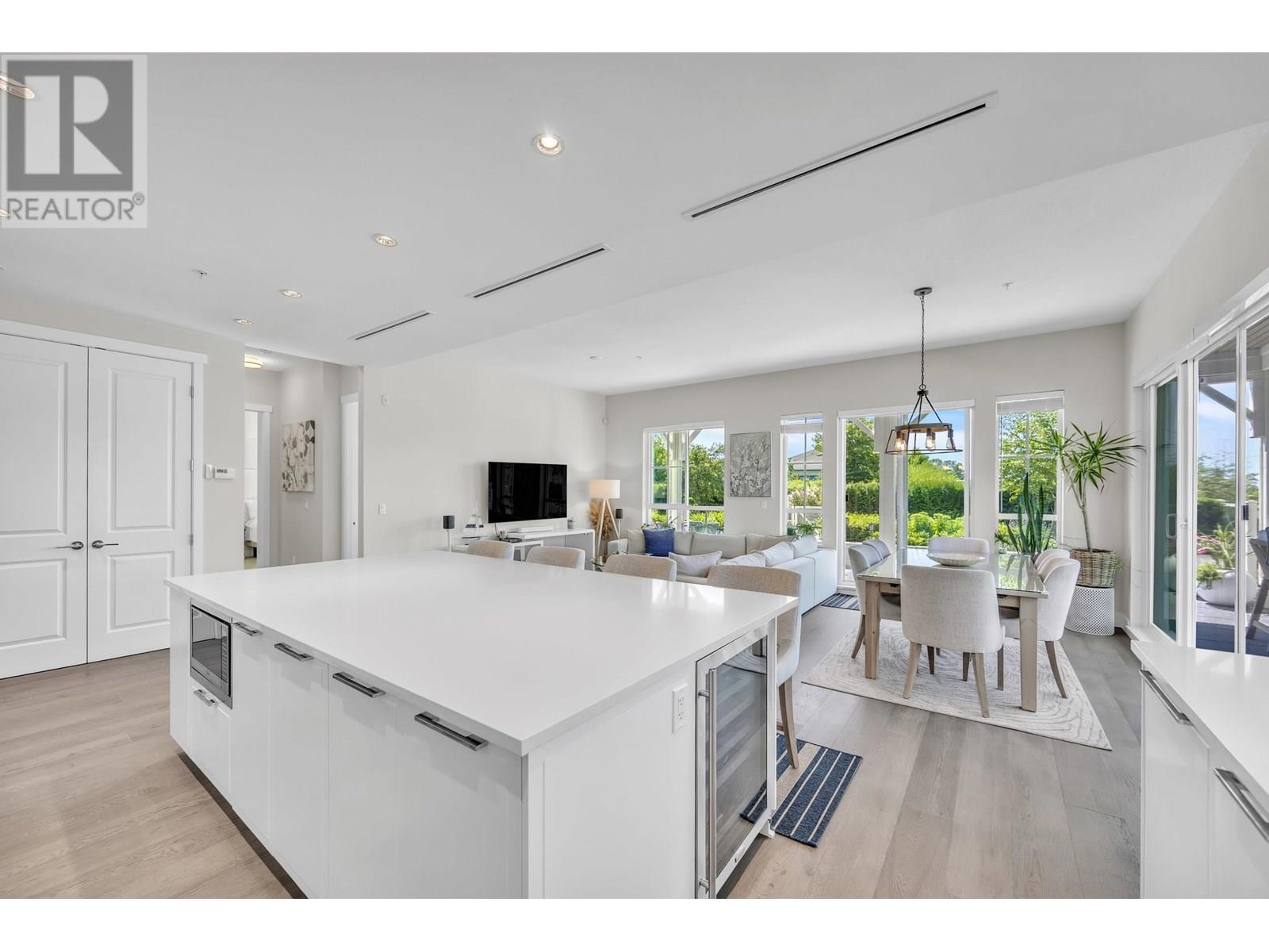 Photo 6 of 107 5535 Admiral Way, Delta BC