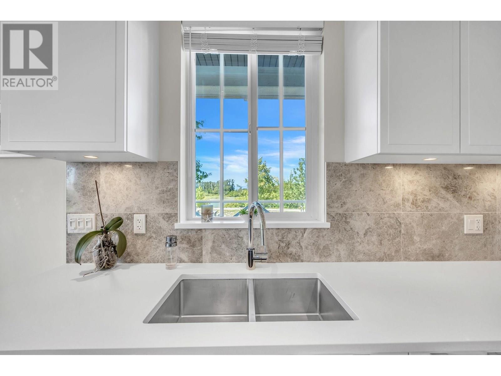 Photo 23 of 107 5535 Admiral Way, Delta BC