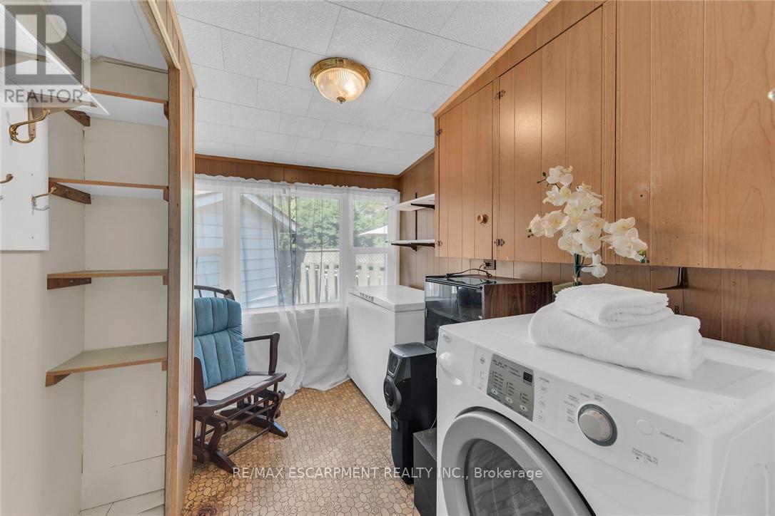 Photo 13 of 16 Broad Avenue, Norfolk ON