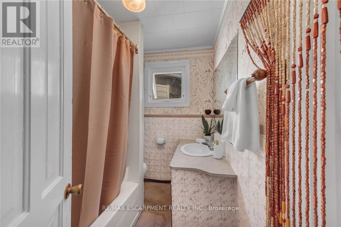 Photo 23 of 16 Broad Avenue, Norfolk ON