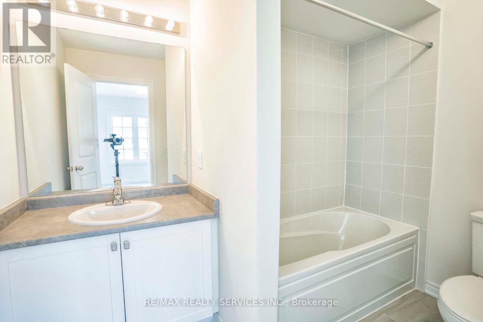 Photo 24 of 525 Red Elm Road, Shelburne ON