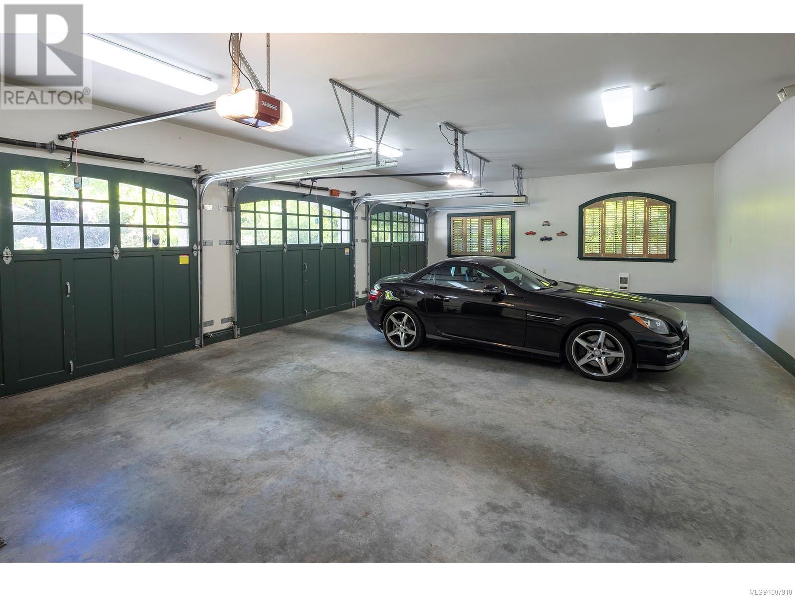  3445 Beach Drive, Oak Bay