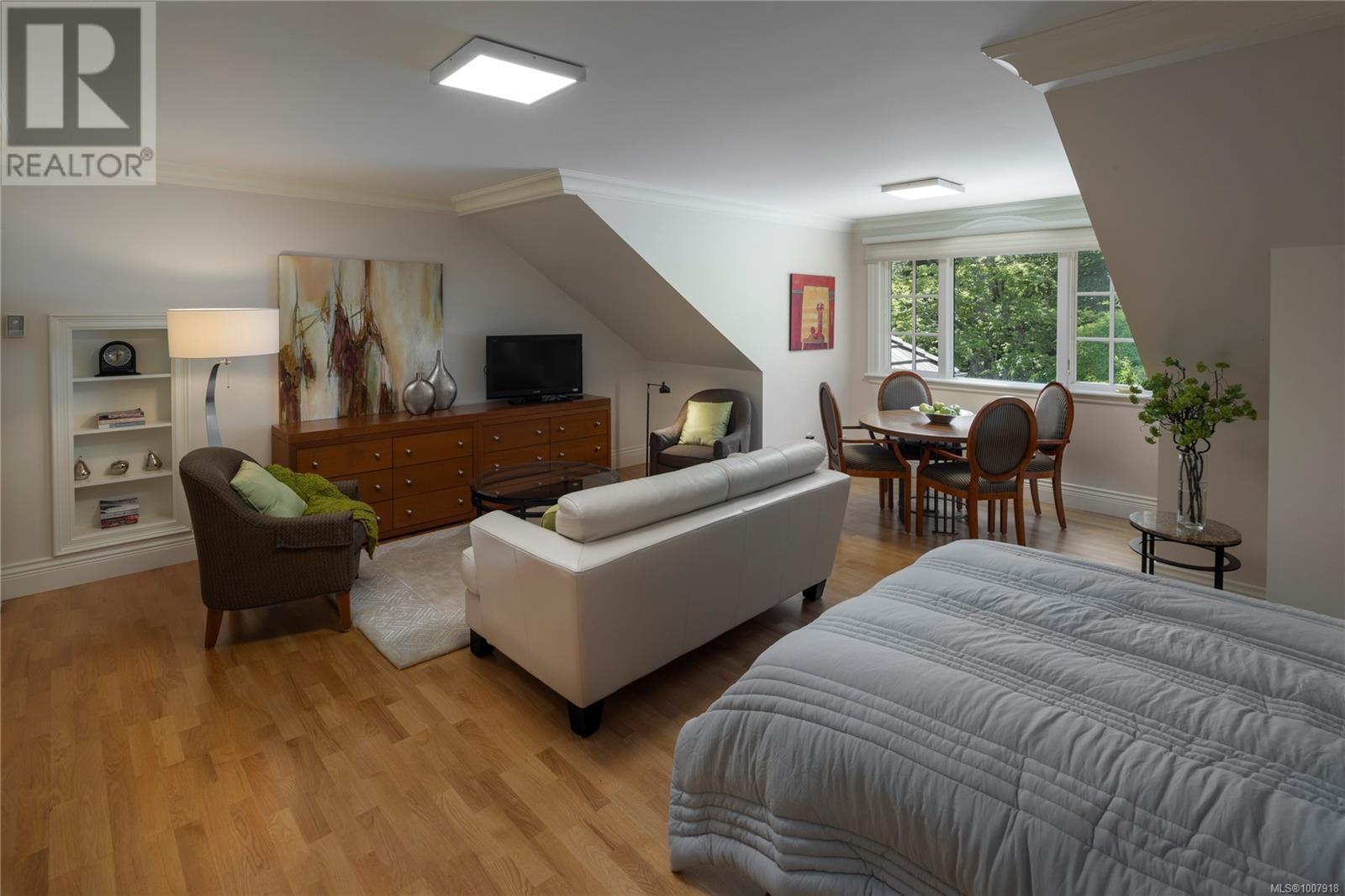  3445 Beach Drive, Oak Bay