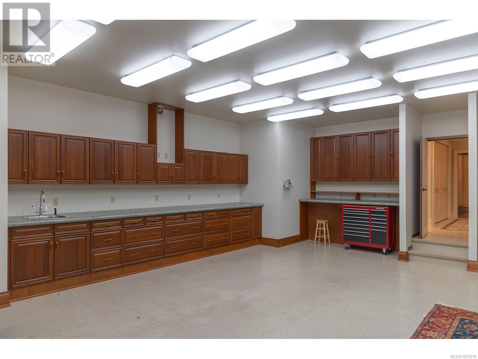  3445 Beach Drive, Oak Bay
