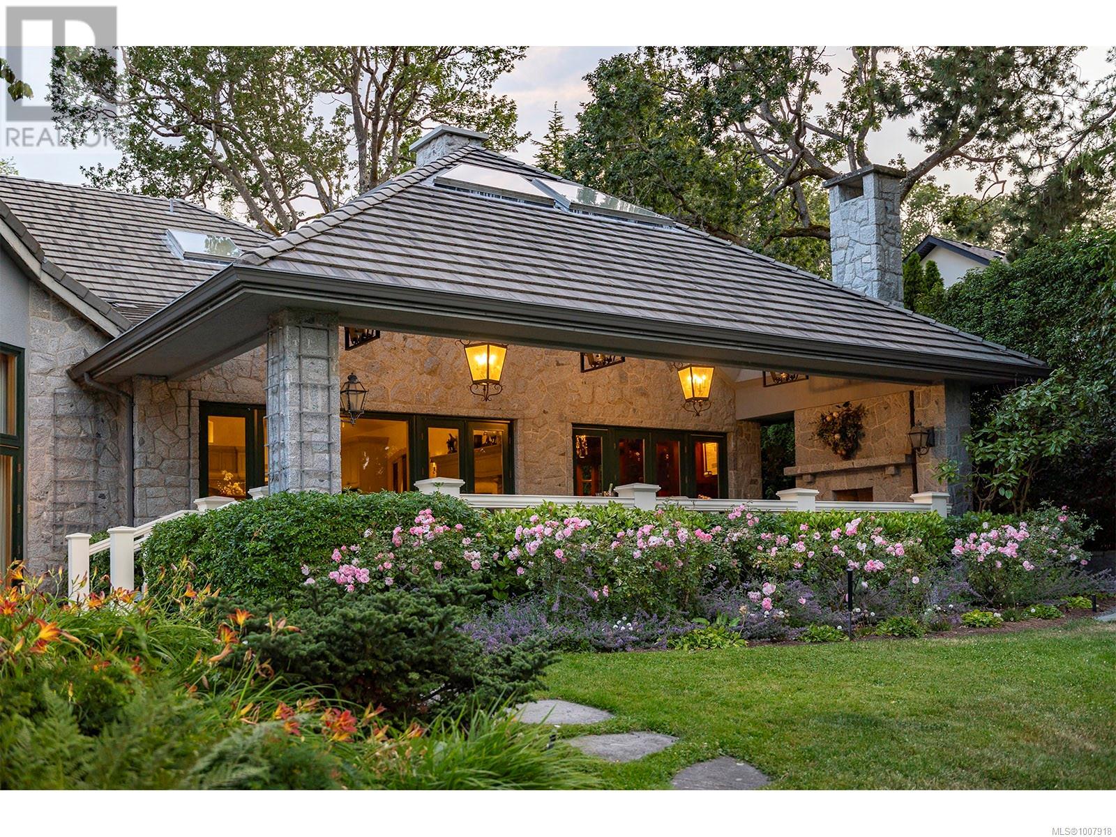  3445 Beach Drive, Oak Bay