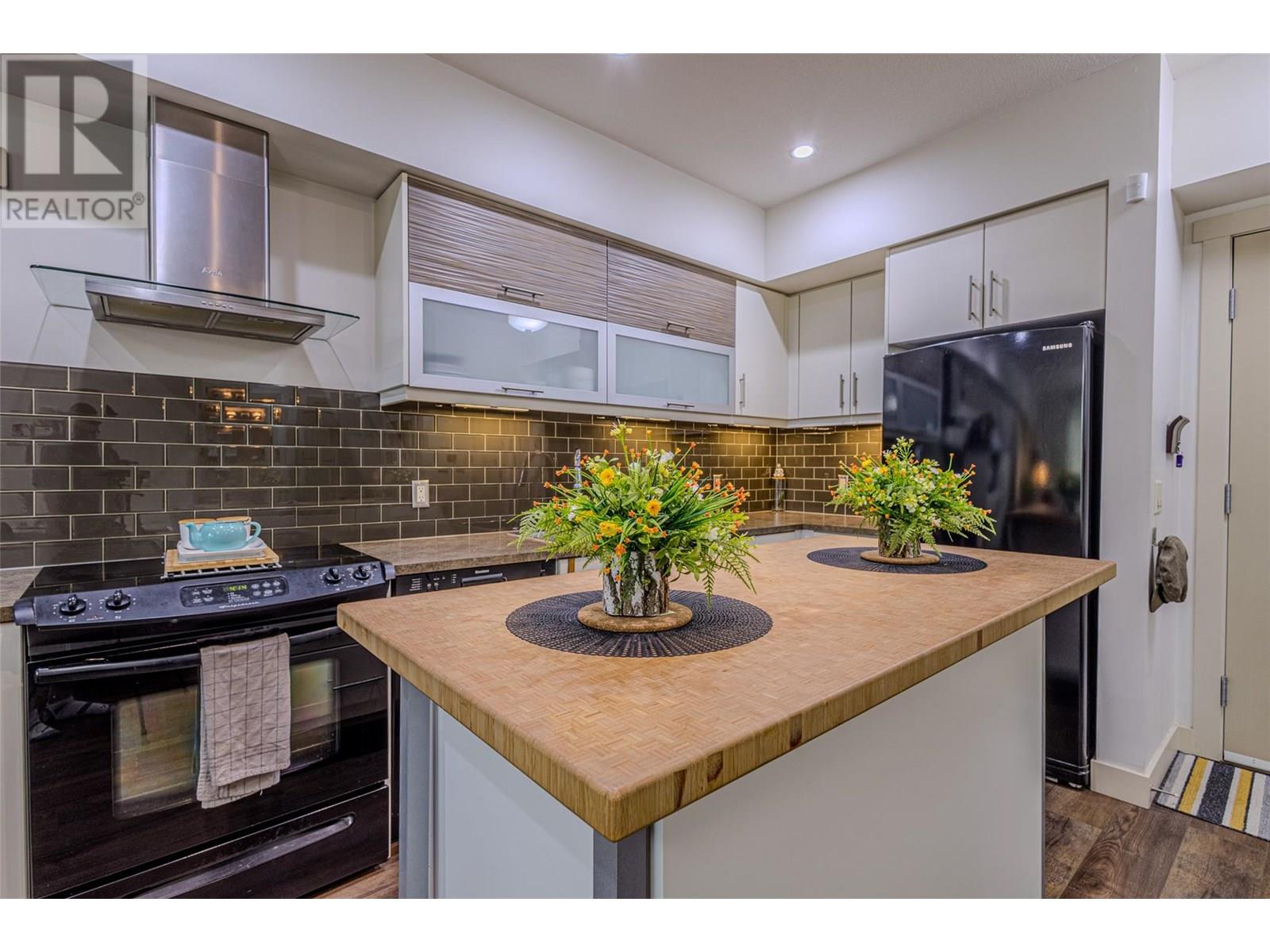 Photo 8 of 700 Martin Avenue Unit 106, Kelowna BC