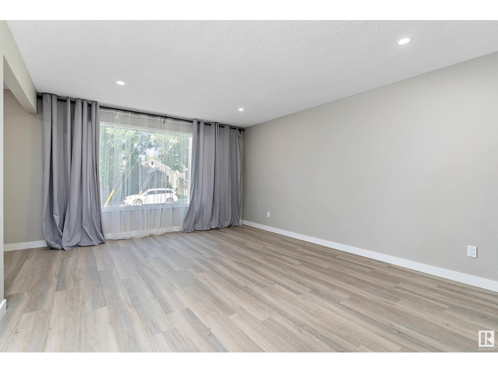 Photo 9 of 10157 145 St Nw Nw, Edmonton AB