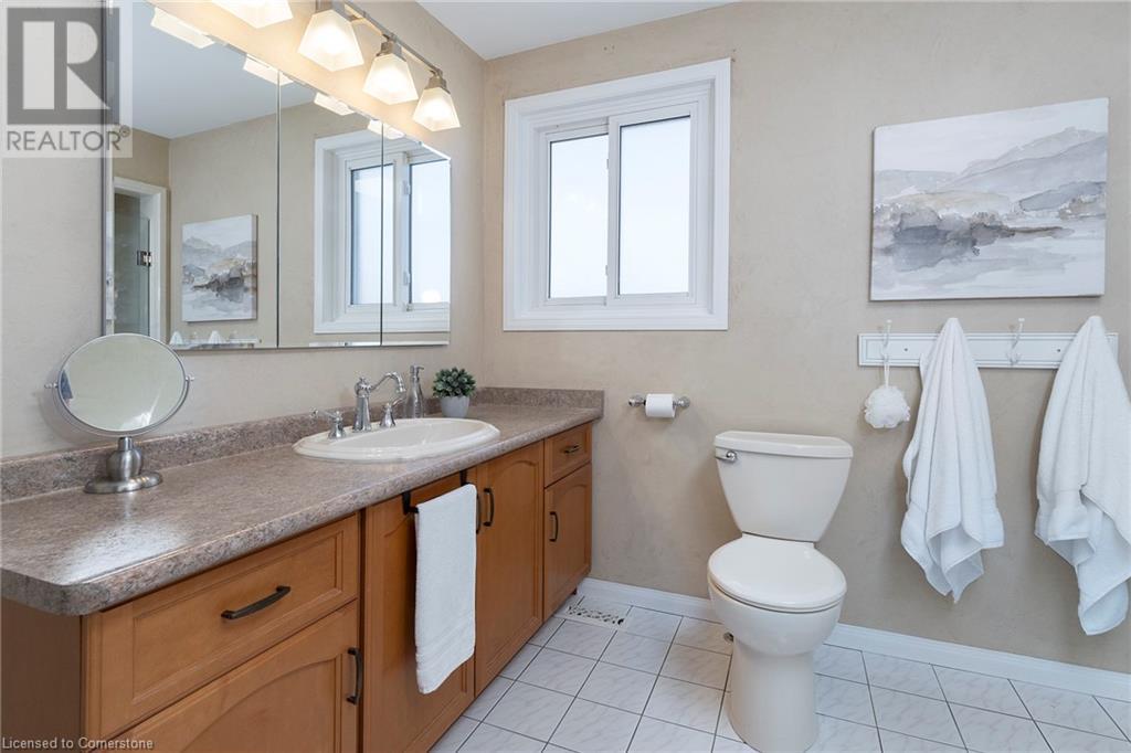 Photo 18 of 50 Ossington Drive, Hamilton ON
