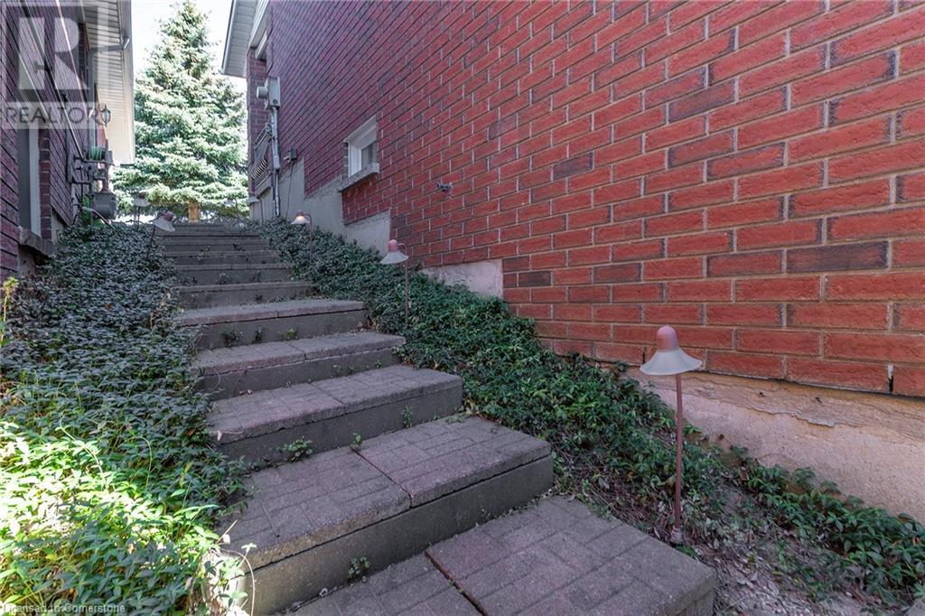 Photo 28 of 50 Ossington Drive, Hamilton ON