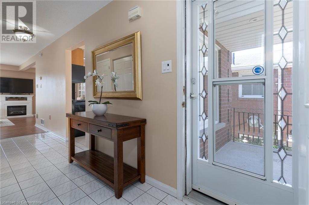 Photo 4 of 50 Ossington Drive, Hamilton ON