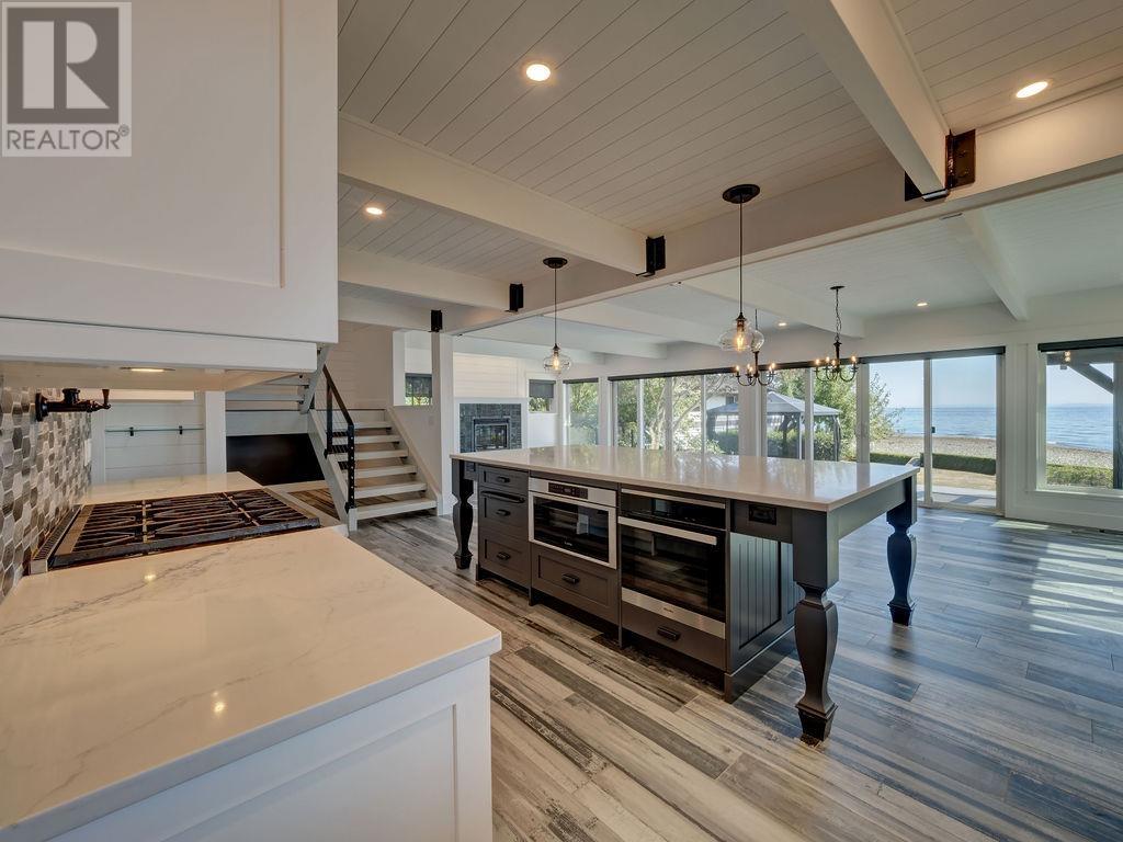 4 Bed, 4 Bath House for Sale in Roberts Creek – 3175-3177 BEACH AVENUE, Roberts Creek - Image 16