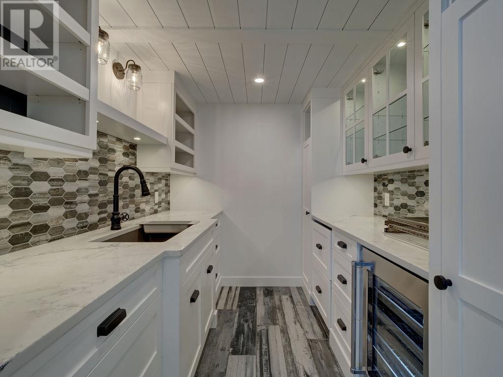 4 Bed, 4 Bath House for Sale in Roberts Creek – 3175-3177 BEACH AVENUE, Roberts Creek - Image 4