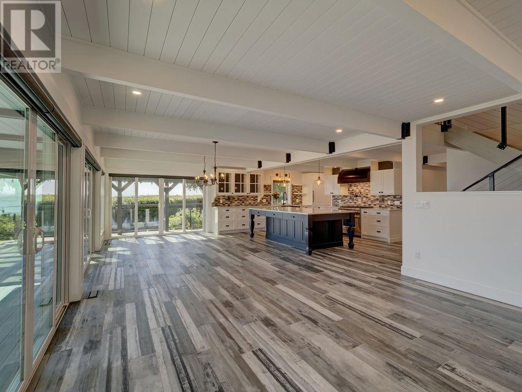 4 Bed, 4 Bath House for Sale in Roberts Creek – 3175-3177 BEACH AVENUE, Roberts Creek - Image 21