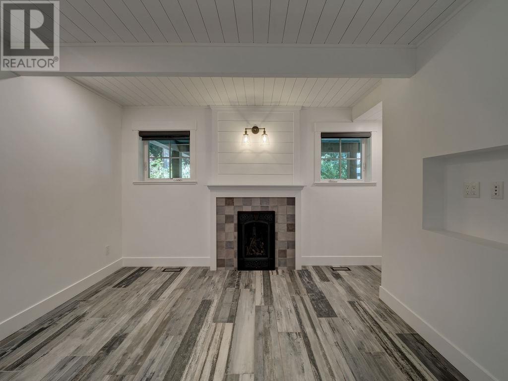 4 Bed, 4 Bath House for Sale in Roberts Creek – 3175-3177 BEACH AVENUE, Roberts Creek - Image 11