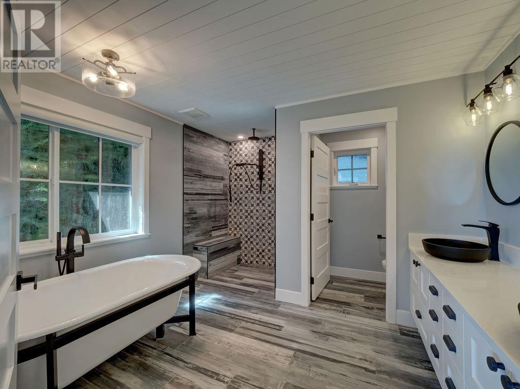 4 Bed, 4 Bath House for Sale in Roberts Creek – 3175-3177 BEACH AVENUE, Roberts Creek - Image 29