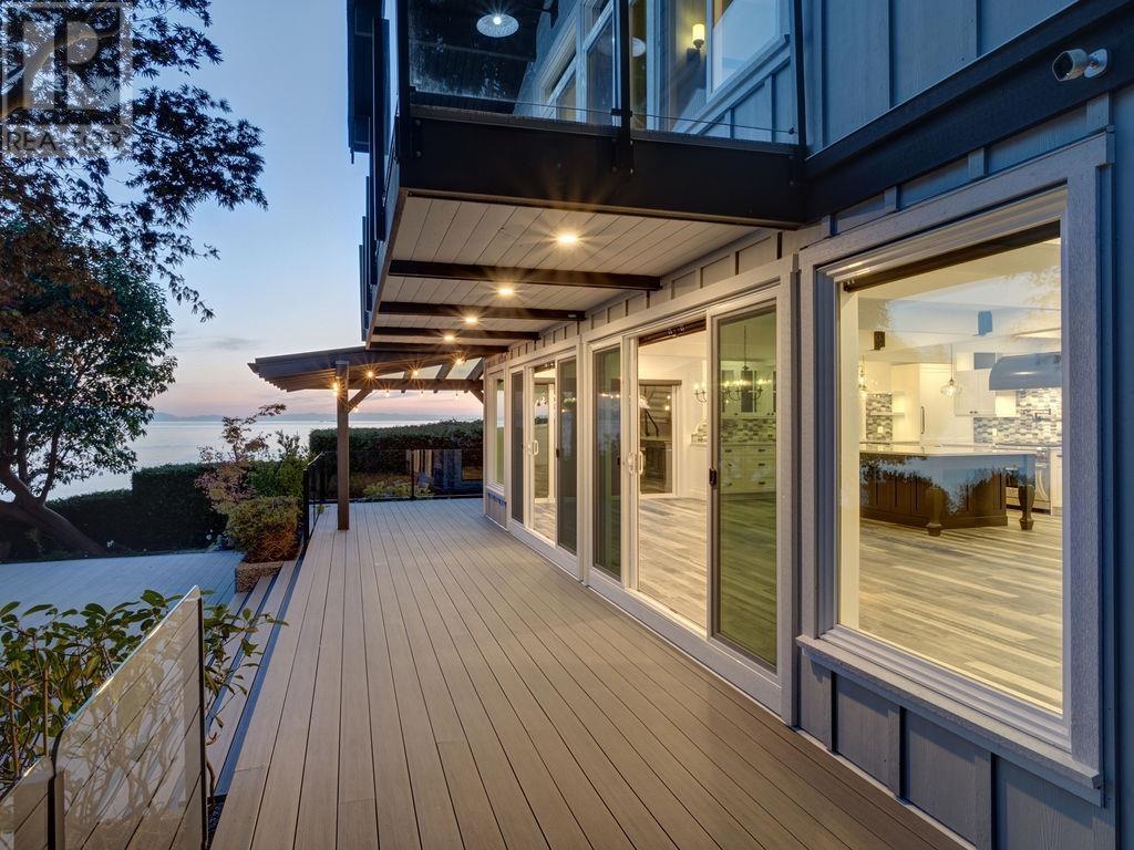 4 Bed, 4 Bath House for Sale in Roberts Creek – 3175-3177 BEACH AVENUE, Roberts Creek - Image 38