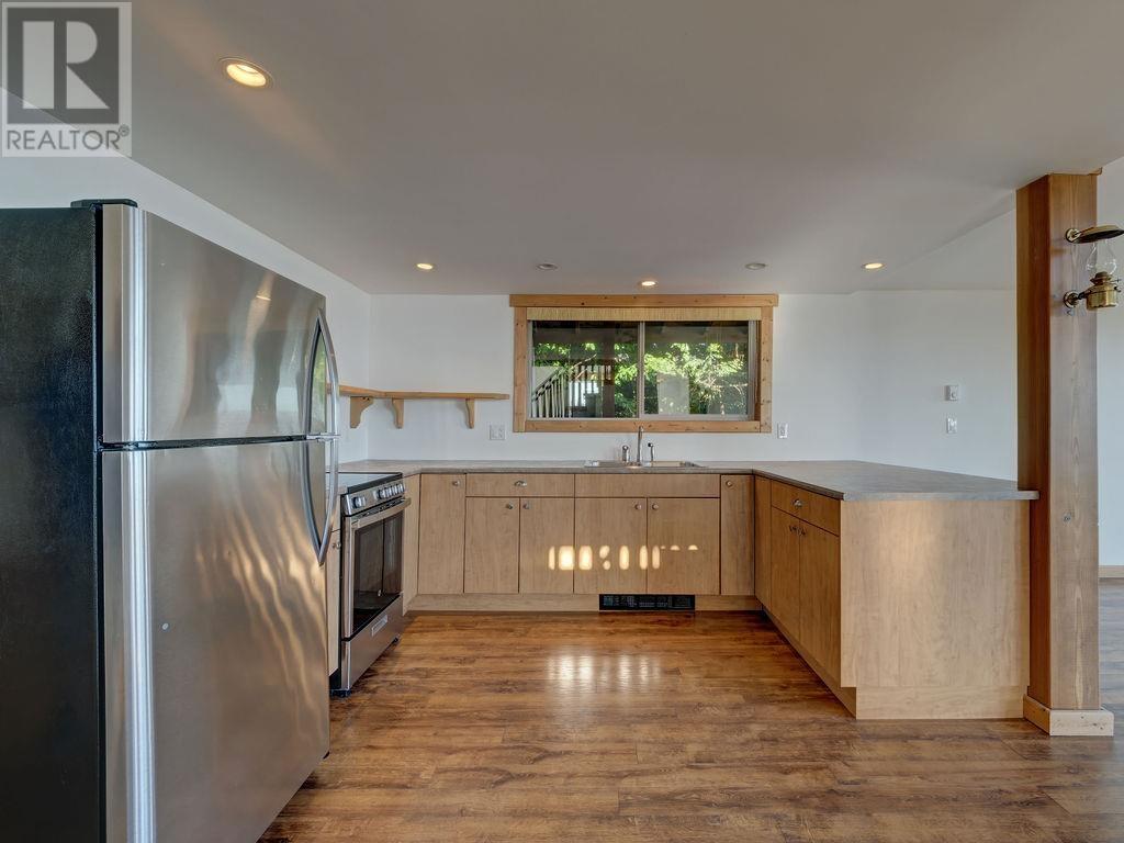 4 Bed, 4 Bath House for Sale in Roberts Creek – 3175-3177 BEACH AVENUE, Roberts Creek - Image 28