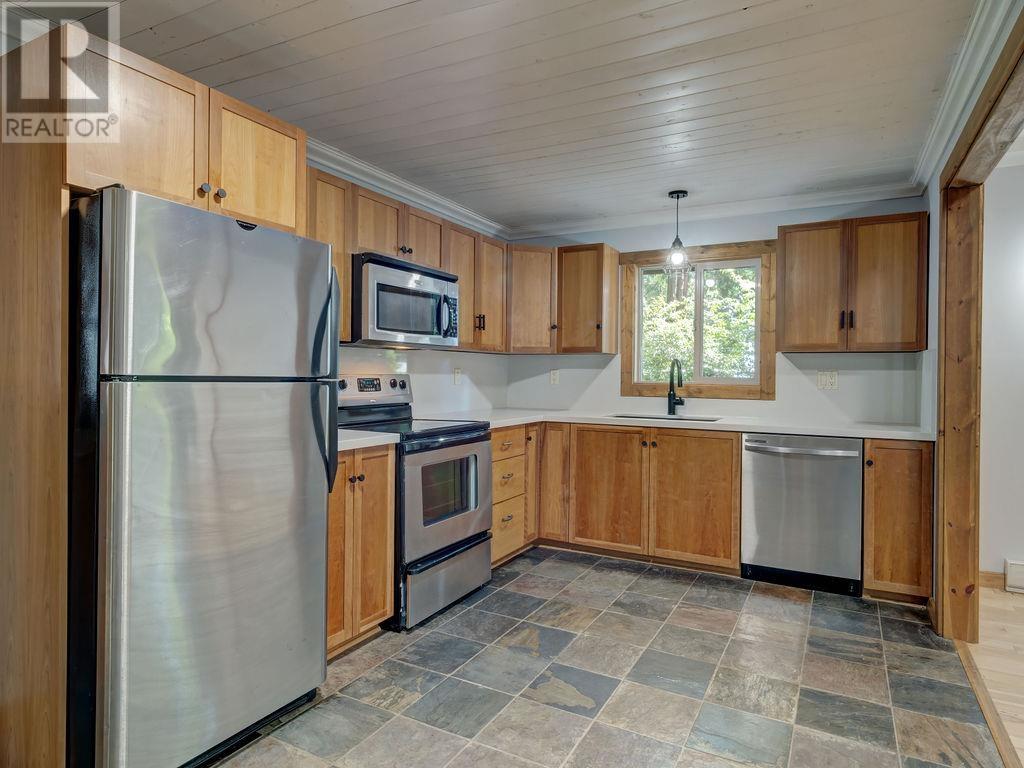 4 Bed, 4 Bath House for Sale in Roberts Creek – 3175-3177 BEACH AVENUE, Roberts Creek - Image 30