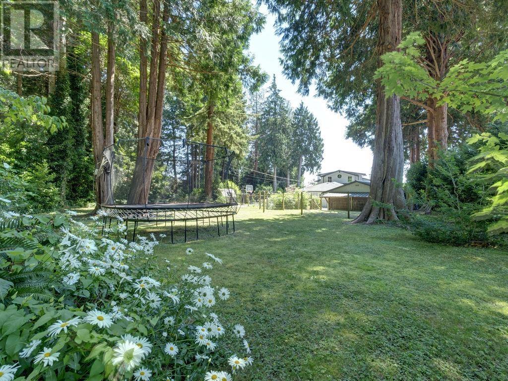 4 Bed, 4 Bath House for Sale in Roberts Creek – 3175-3177 BEACH AVENUE, Roberts Creek - Image 20