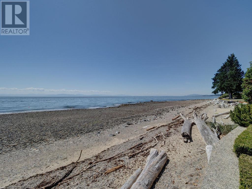 4 Bed, 4 Bath House for Sale in Roberts Creek – 3175-3177 BEACH AVENUE, Roberts Creek - Image 15