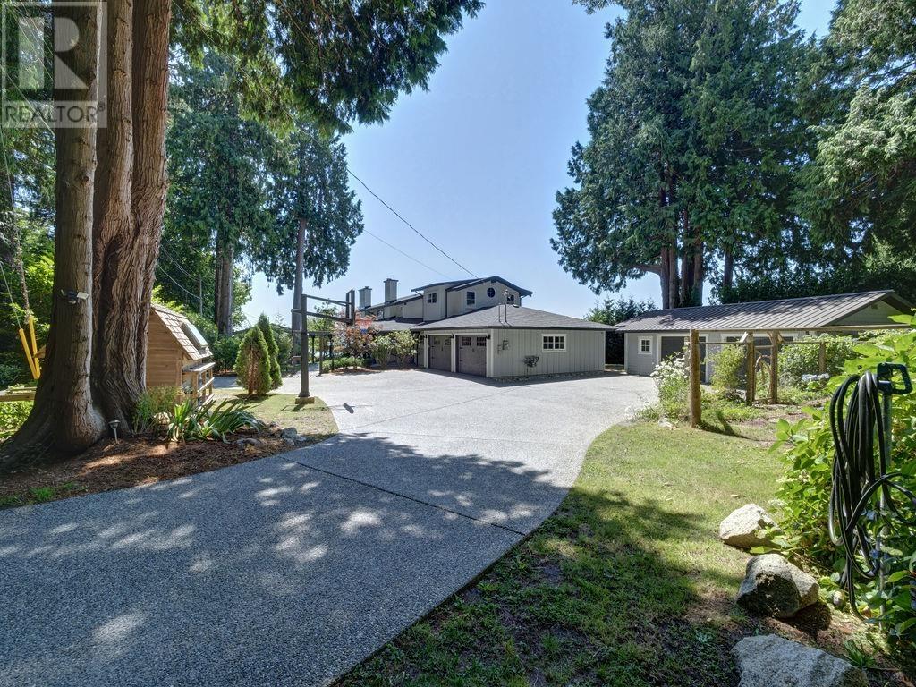 4 Bed, 4 Bath House for Sale in Roberts Creek – 3175-3177 BEACH AVENUE, Roberts Creek - Image 7