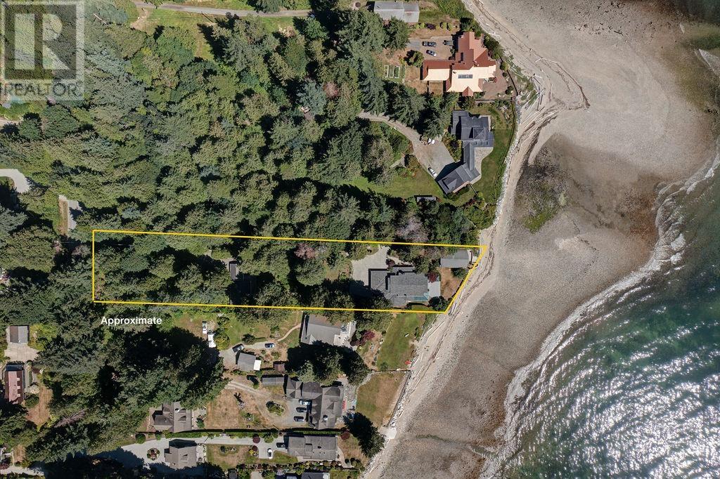 4 Bed, 4 Bath House for Sale in Roberts Creek – 3175-3177 BEACH AVENUE, Roberts Creek - Image 8