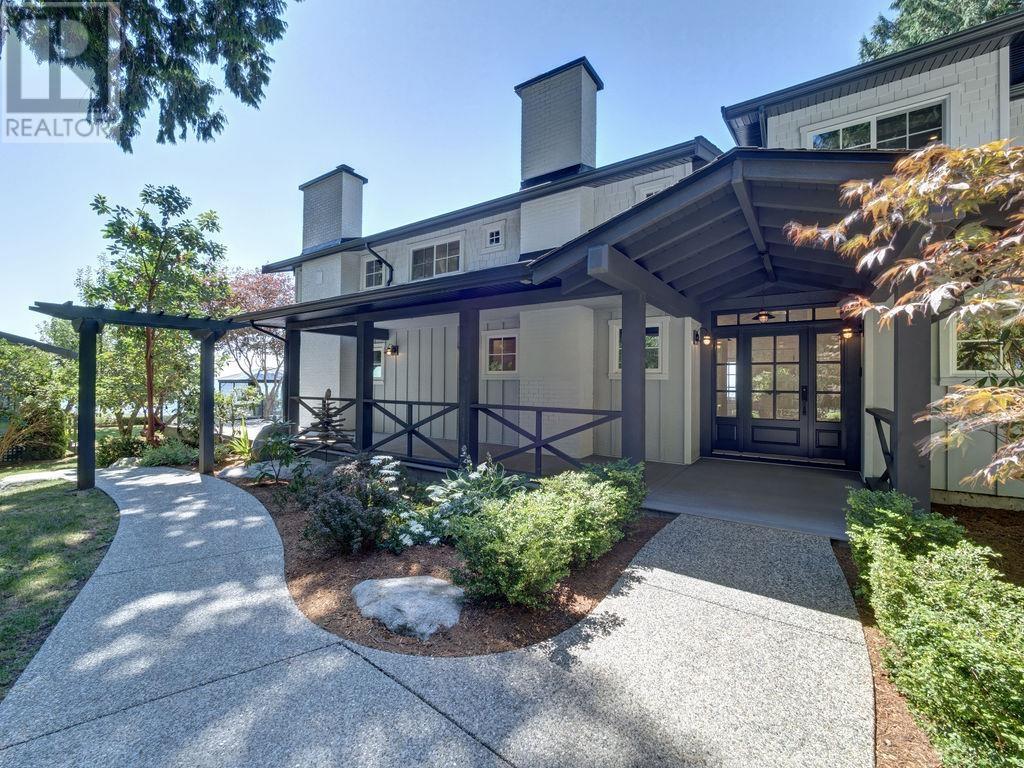 4 Bed, 4 Bath House for Sale in Roberts Creek – 3175-3177 BEACH AVENUE, Roberts Creek - Image 5